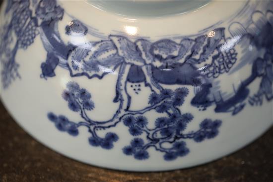 A pair of Chinese Nanking cargo blue and white bowls, Qianlong period, diameter 19cm